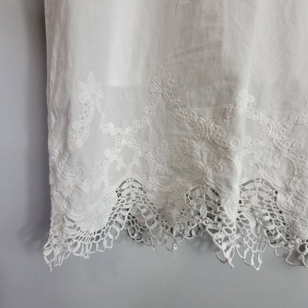 The Jetset Diaries Bell Sleeve Lace Hem Keyhole Back Top White Revolve Small - Picture 8 of 12
